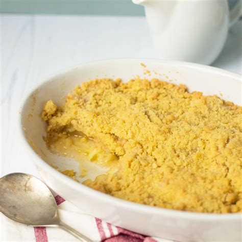 Traditional British Apple Crumble Recipe