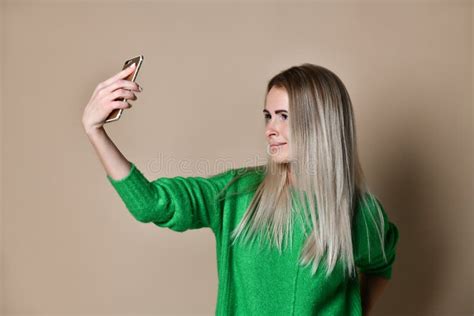Sexy Blonde Vrouw Met Een Perfecte Slanke Atletische Figuur Op Basis Van Lichamelijke Opvoeding