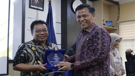 Dosen Universitas Bina Darm Raih Anugerah Di Academic Leader Tahun