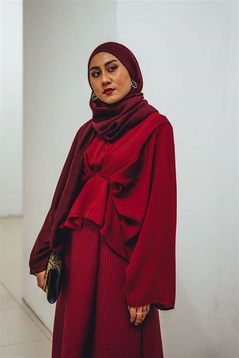 Baju Pesta Merah Maroon Cocok Dengan Jilbab Warna Apa 10 Gambar Baju