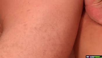 Baiser Une Jeune Brune Sexy En Bas Girls Squirting And OnlyFans Porn Videos