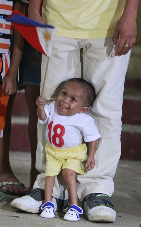 New Guinness Record: Shortest Living Man on Earth [PHOTOS] | IBTimes