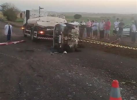 VÍDEO Carro capota e pega fogo Motorista morre carbonizado na região