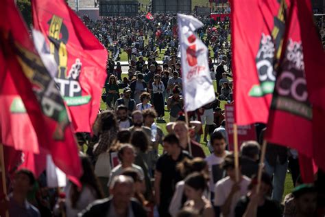 1 º Maio Milhares De Pessoas Rumam Do Martim Moniz à Alameda Em Lisboa