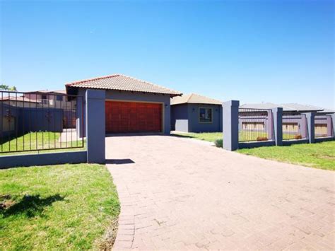 3 Bedroom House for Sale For Sale in Helderwyk Estate - MR55