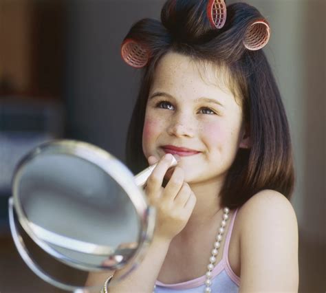 Watch This Little Girl's Adorable Makeup Tutorial [VIDEO]