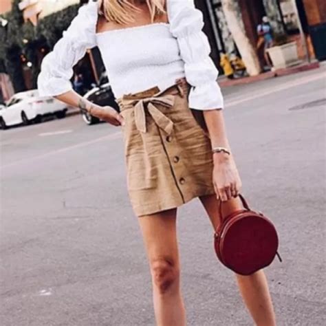 Looks Impresionantes Para Combinar Una Falda Beige Corta Mariettas