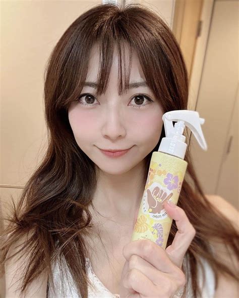 折原みかさんのインスタグラム写真 折原みかinstagram「アロハ〜🤙🌴 わたしが毎朝使ってるヘアケア商品を紹介するね ナナナモエ