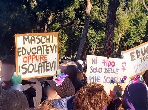 Corteo Non Una Di Meno A Roma Slogan Contro La Violenza Il