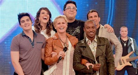 Família LS Ever Luan Santana dança Xuxa e se diverte Gaby