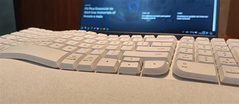 Review Logitech Wave Keys Keyboard Delivers Comfort And Practicality