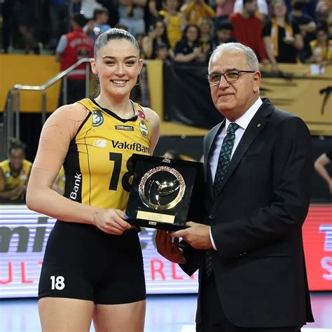 D Nyan N En Nl Kad N Voleybolcular Te Yetenekli Sim