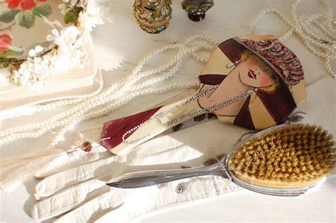 Женское ручное зеркало в винтажном стиле в подарок