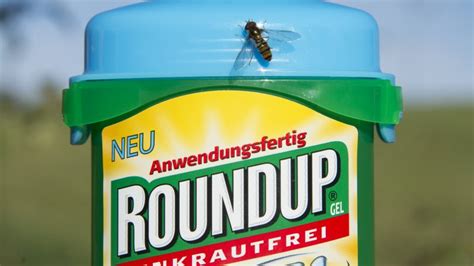 France takes Roundup weed-killer off market after court ruling - Euractiv
