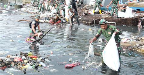 May Day Aksi Korem Baabullah Bersihkan Sampah Di Ternate Borero Id