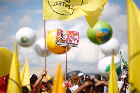 Veja Fotos Do Protesto Na Esplanada Dos Minist Rios Em Bras Lia