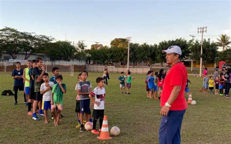 Projeto Oferece Aulas Gratuitas De Futebol Para Crian As Em Barra Do