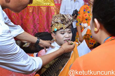 Bali Photo Gallery Foto Foto Upacara Potong Gigi Metatah Mesangih