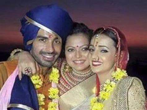 Barun Sobti Sanaya Irani Wedding Pics / Санайя ирани / sanaya irani ...