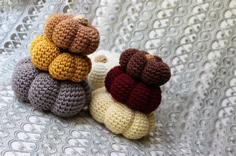 Krissys Wonders : Crocheted Pumpkins!! I love pumpkins!!! Free Pattern!