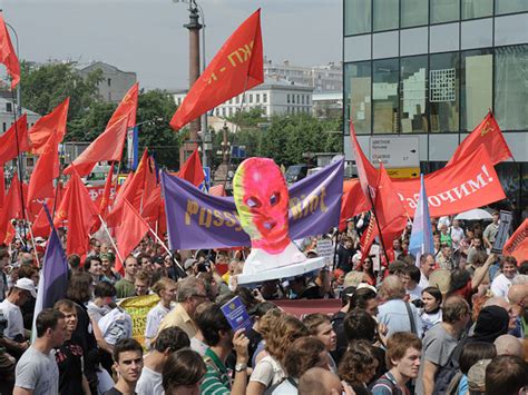 Pravoslavni svećenik razriješen dužnosti zbog podrške grupe Pussy Riot ravnododna