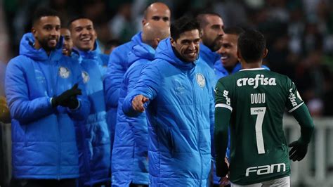 Como o Palmeiras transformou um jogo truncado em uma vitória fácil