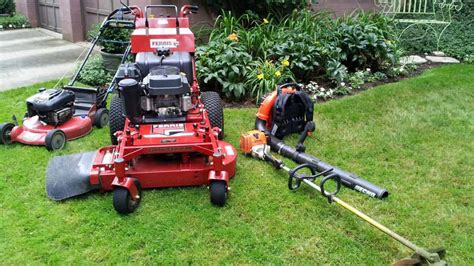 9 Must Have Tools For Landscaping Businesses - 2020 Guide - BrandFuge