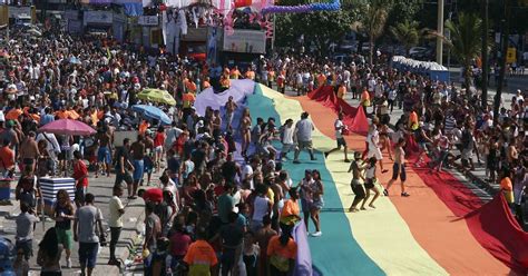 Parada Gay Leva Centenas De Pessoas S Ruas Do Rio