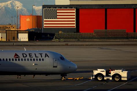 Engine Fire Smoke On Delta Plane Forces Emergency Landing In Atlanta