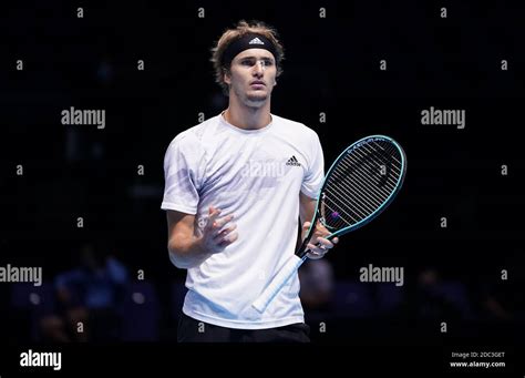 Alexander Zverev En Acción Contra Diego Schwartzman Durante El Cuarto