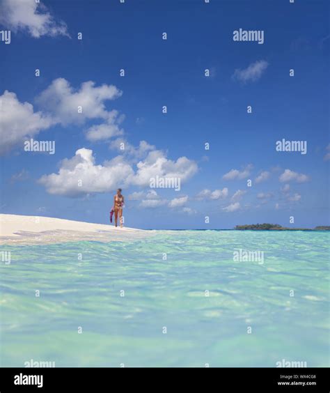 Modelo de bikini Fotos und Bildmaterial in hoher Auflösung Alamy