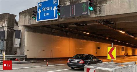 Plabutschtunnel in Graz Defekter Kanaldeckel im Tunnel sorgte für Stau