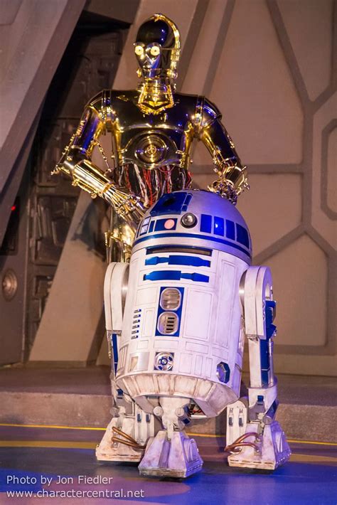 R2 D2 At Disney Character Central Disneyland Star Wars Star Wars