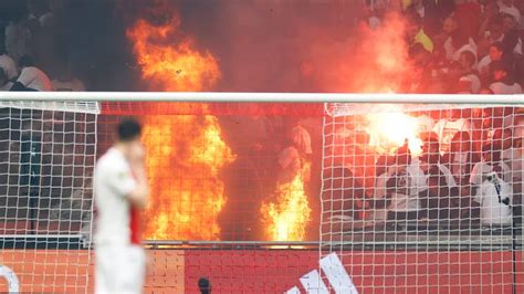 Brand Bij Eerbetoon Aan Overleden Ajax Supporter Carlo Picornie In