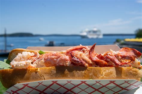 40 Best Lobster Rolls In New England, According To Bostonians