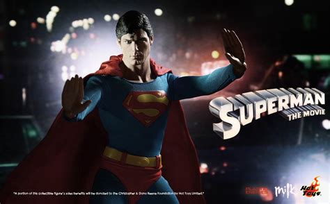 The Red Blue Blur Hot Toys Presenta La Figura De Superman The Movie