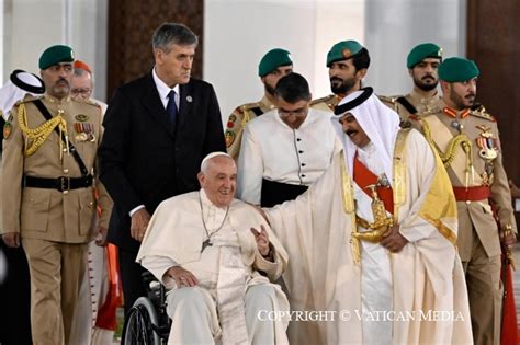 Viaje apostólico a Baréin Encuentro con las autoridades la sociedad