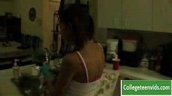 La Mamada Comienza En La Cocina Y Termina En El Dormitorio XVIDEOS