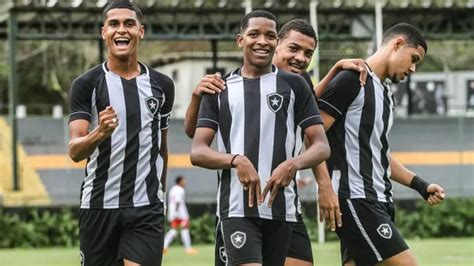 Base Botafogo Goleia Red Bull Bragantino E Entra No G Do Brasileiro