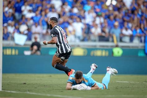 Atlético MG vira clássico emocionante contra Cruzeiro e é campeão