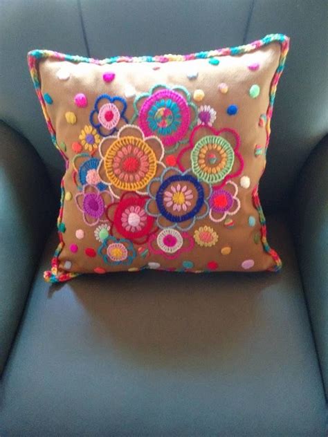 Pin By Liliana Rolandi On Almohadones Crewel Embroidery Cushion