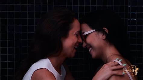 Venusss Model Hana Hot Kissing