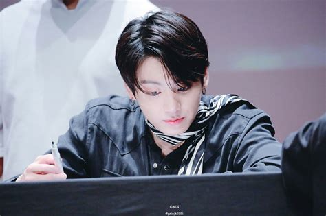 Ghim của Rifqi Naila trên Jungkook Jeon Jeong guk