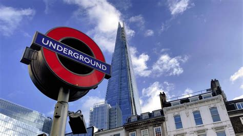 London Underground sign 20091557 Stock Video at Vecteezy