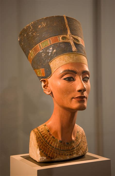 Busto Di Nefertiti Ca 1355 A C Busto Dipinto A Tutto Tondo Da Bottega