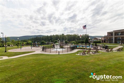 Holiday Inn Resort Lake George - The Outdoor Pool at the Holiday Inn ...