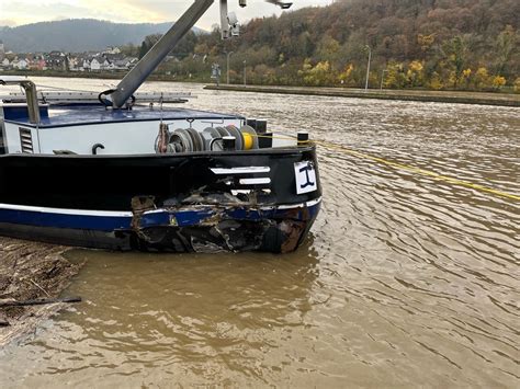 PP ELT Schiffsunfall Auf Der Mosel Frachtschiff Rammt Spundwand In