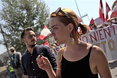 Marta Collot Condannata A 4 Mesi Per Le Manifestazioni Dopo La Morte Di