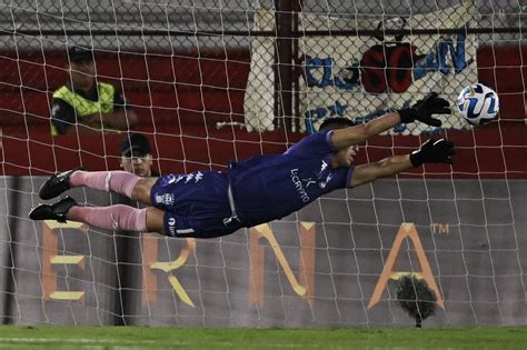 En Perú, Huracán juega por la clasificación a los grupos
