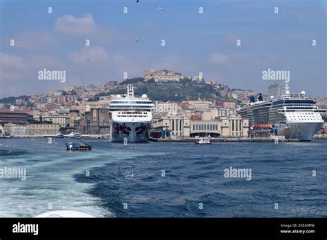 Navi Da Crociera In Porto Hi Res Stock Photography And Images Alamy